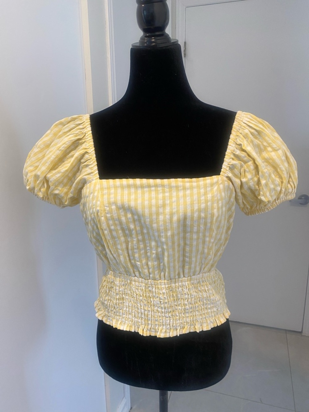 SIM & SAM cotton yellow & white gingham top with short puff sleeves size Medium